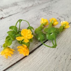 Міні зелень три жовті квіточки 9 см.