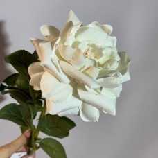 Гілка "Троянда" біла, оксамитова. Довжина гілки-60 см. Діаметр квітки-11 см.